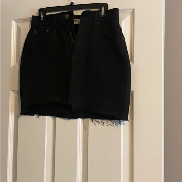 Short skirt - Picture 1 of 4